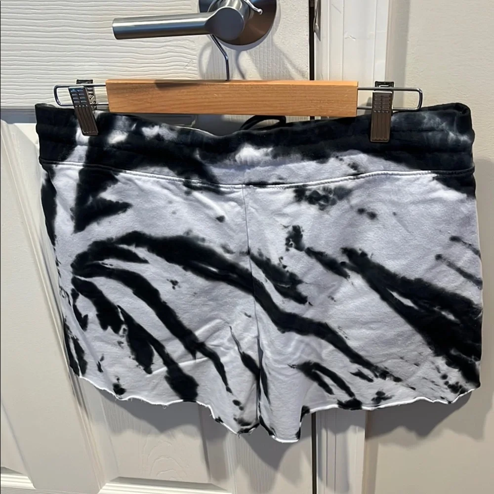 AR-33 Black and White Tie-Dye Activewear Shorts Size S New With‎ Tags